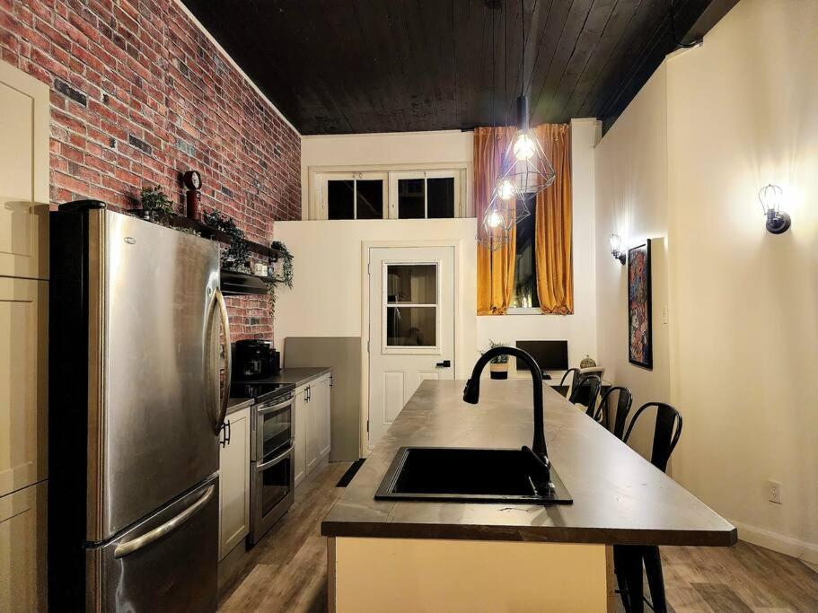 Loft Style Industriel-Centre-Ville+Parking Gratuit ケベックシティ 部屋 写真