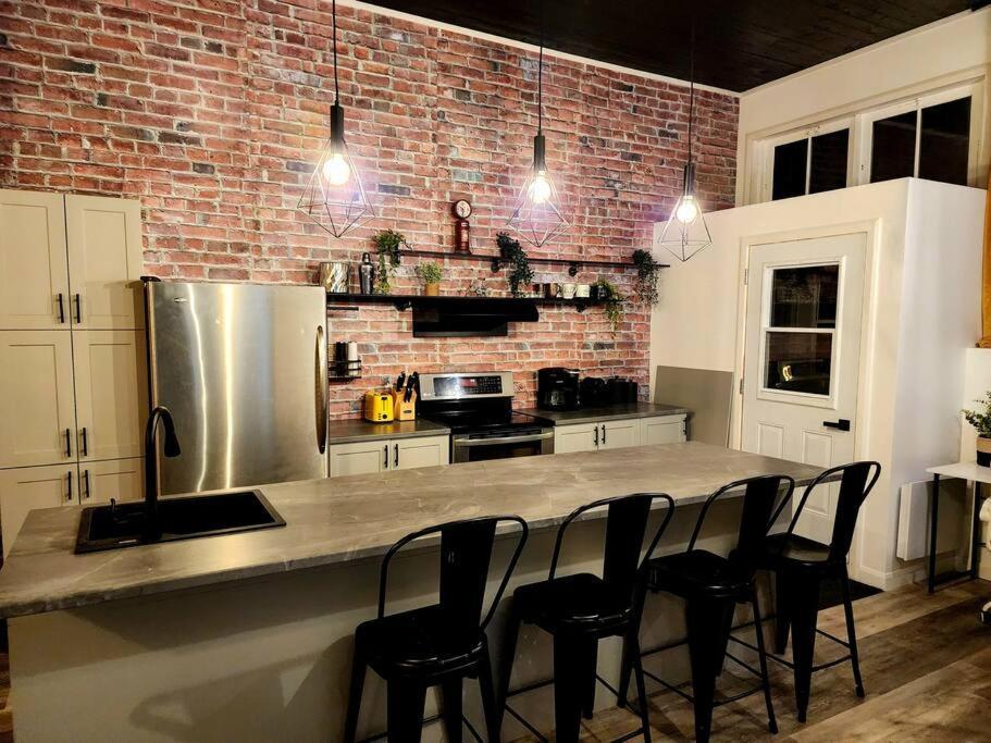 Loft Style Industriel-Centre-Ville+Parking Gratuit ケベックシティ 部屋 写真
