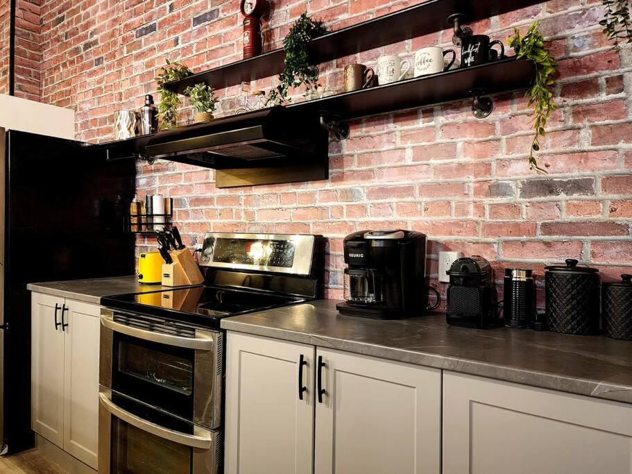 Loft Style Industriel-Centre-Ville+Parking Gratuit ケベックシティ 部屋 写真