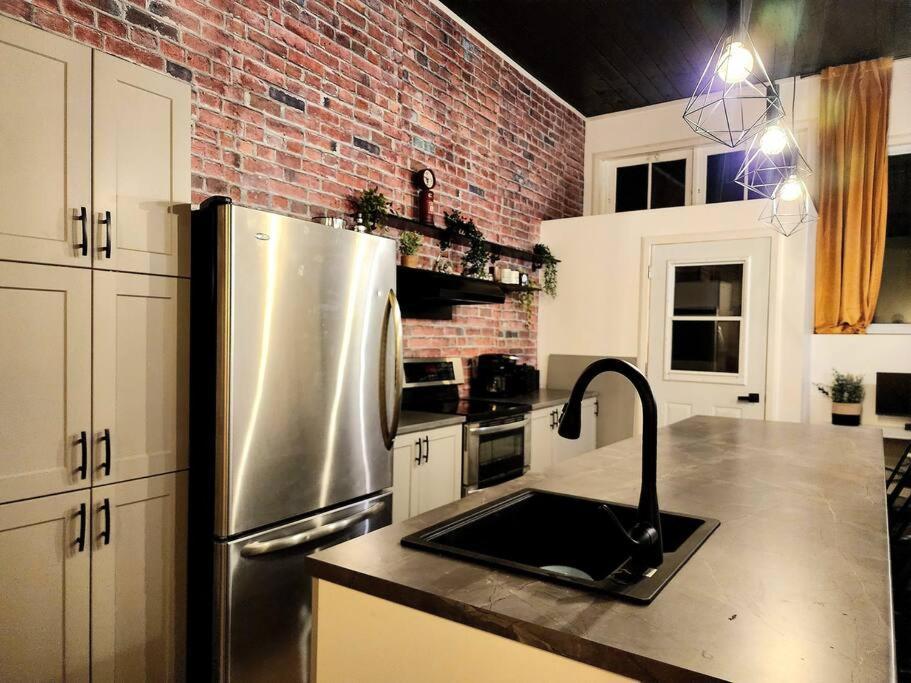Loft Style Industriel-Centre-Ville+Parking Gratuit ケベックシティ 部屋 写真
